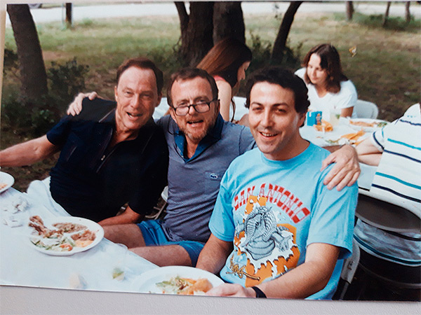 Bonifacio Nicolás Díaz Chico junto a los doctores Elwood Jensen y William McGuire durante su estancia de investigación en el Health Science Center de San Antonio (Universidad de Texas), en 1986.