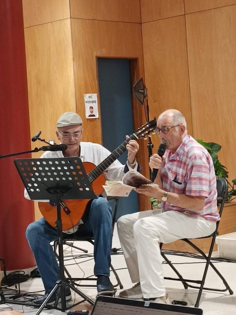 anuel Feria junto a José Luis Martín Taicé durante la presentación de Aforismos y décimas en Fasnia
